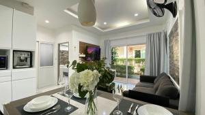 Φωτογραφία από το άλμπουμ του Двухкомнатный дом на Бангтао ДИН σε Ban Thalat Choeng Thale