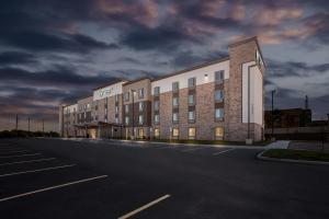 an empty parking lot in front of a building at WoodSpring Suites St Peters-OFallon in Saint Peters