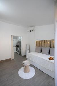 a bedroom with a bed and a table in it at Aréva - Provençal - Climatisé - Parking in Ventabren