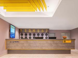a lobby of a hospital with a yellow ceiling at 7 Days Inn Wuhan Dingziqiao Zhongnan Road Metro Station in Wuhan