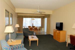 Μια τηλεόραση ή/και κέντρο ψυχαγωγίας στο Chart House Suites and Marina