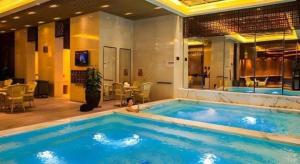 a large swimming pool with a child in the middle at Yihe Grand Hotel in Zhongshan
