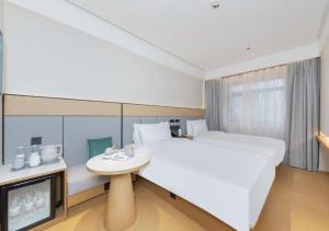 Ένα ή περισσότερα κρεβάτια σε δωμάτιο στο JI Hotel Beijing Grand View Garden