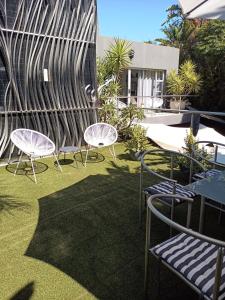 Imagen de la galería de Modern studio apartment with solar, en Honeydew