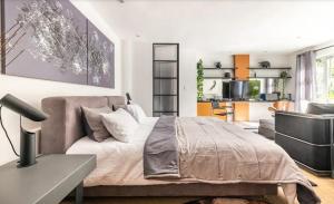 Gallery image of Modern studio apartment with solar in Honeydew