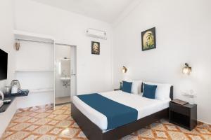 a hotel room with a bed and a bathroom at 8fold by Larisa, Siolim in Siolim +28 photos