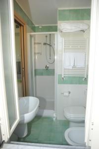 Kylpyhuone majoituspaikassa Hotel Rivamare