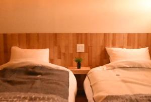 Postel nebo postele na pokoji v ubytování mizuki natural villa Garden