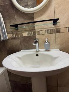 Ένα μπάνιο στο Dafrican BnB +3 φωτογραφίες