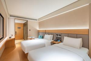 Postel nebo postele na pokoji v ubytování JI Hotel Beijing West Railway Station + 34 fotografií