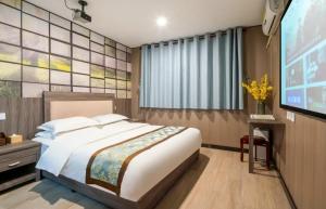 Postel nebo postele na pokoji v ubytování Fenggu Hotel, Beijing Aoshikai Yunlong Tourism Hotel