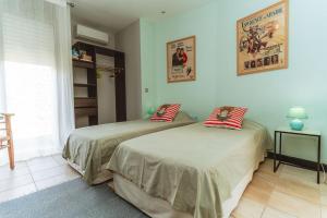 Voodi või voodid majutusasutuse Villa 'Florence' avec longue piscine et vue mer panoramique toas +48 fotot