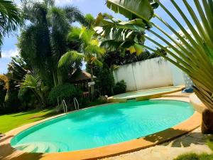 Πισίνα στο ή κοντά στο Hotel Camila 2