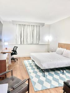 Ένα ή περισσότερα κρεβάτια σε δωμάτιο στο Alpine Zermatt King Suite Near Park City - #107