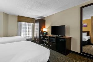 Postel nebo postele na pokoji v ubytování Sleep Inn Fayetteville North