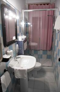 Koupelna v ubytování Hotel Letizia