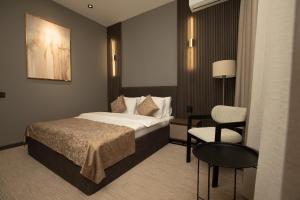 Postel nebo postele na pokoji v ubytování The Nest Hotel Baku