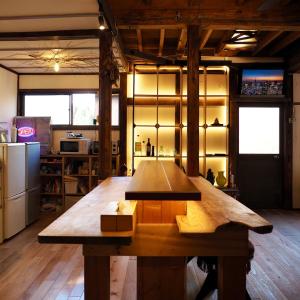 Η κουζίνα ή μικρή κουζίνα στο つなぎ