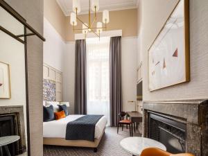 Postel nebo postele na pokoji v ubytování The Municipal Hotel Liverpool - MGallery