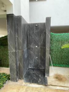 Ένα μπάνιο στο Rbella Haven