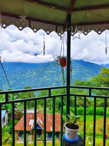 Γενική θέα στο βουνό ή θέα στο βουνό από  αυτό το δωμάτιο σε οικογενειακή κατοικία