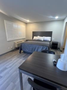 Gallery image of Cloud 9 Inn - El Ciello Inn in Pico Rivera +13 photos