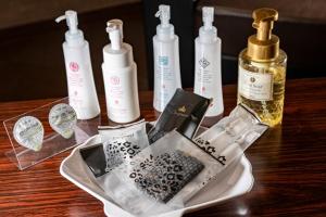 a tray with four bottles on a table at ホテルミント羽島 in Hashima +23 photos