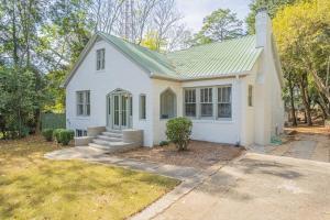 Το κτήριο όπου στεγάζεται  η παραθεριστική κατοικία