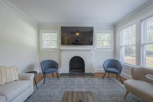 Χώρος καθιστικού στο Five Points Mill House w Firepit