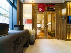 TV a/nebo společenská místnost v ubytování Super Hotel Premier Osaka Honmachi Ekimae Natural Hot Springs