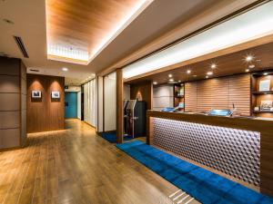 Lobby alebo recepcia v ubytovaní Super Hotel Premier Osaka Honmachi Ekimae Natural Hot Springs