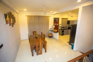 Η κουζίνα ή μικρή κουζίνα στο The Moonz Villa