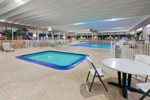Gallery image of Ramada by Wyndham Grayling Hotel & Conference Center in Grayling +37 photos