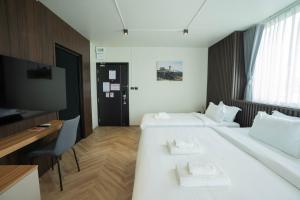 TV a/nebo společenská místnost v ubytování Infinite Hotel-Ratchada