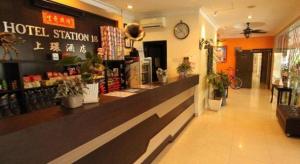 a hotel station with a counter in a store at Hotel Station 18 in Kampong Kuala Punti
