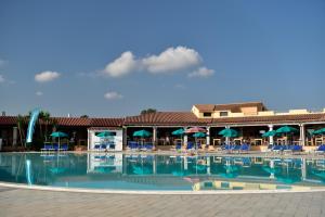 Hồ bơi trong/gần Hotel Cala Fiorita