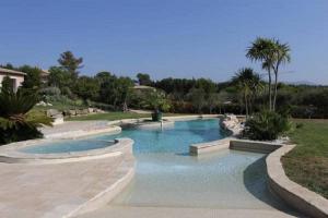 Bassein majutusasutuses Villa entière Cara Mougins Cannes Grasse või selle lähedal