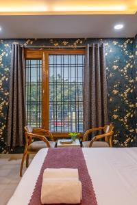 Ένα ή περισσότερα κρεβάτια σε δωμάτιο στο Hotel Admire Expressway by ASPL