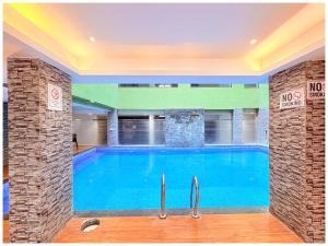 Bazén v ubytování GC INTERNATIONAL - New Digha Sea Beach Hotel with SWIMMING POOL, PARKING, PRIVATE GYM, RESTAURANT nebo v jeho okolí