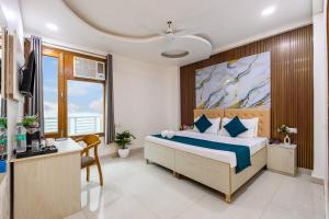 Μια τηλεόραση ή/και κέντρο ψυχαγωγίας στο Hotel Admire Expressway by ASPL