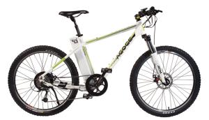 Una bicicletta fa un trucco nell'aria di Domek u lesa a Bítov
