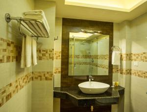 Bathroom sa Hotel Encounter Nepal & Spa