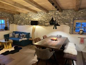 Χώρος καθιστικού στο Chasa Sentima