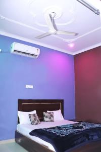 Postel nebo postele na pokoji v ubytování The Mountain View Home Stay