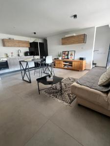 Кухня или мини-кухня в הסטודיו
