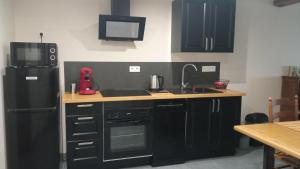 Η κουζίνα ή μικρή κουζίνα στο Gite de la semoy +10 φωτογραφίες