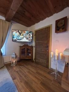 a living room with a flat screen tv on the wall at U Richtára in Klokoč