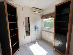 Φωτογραφία από το άλμπουμ του spacious bungalow surrounded large garden σε Sint Maartenszee