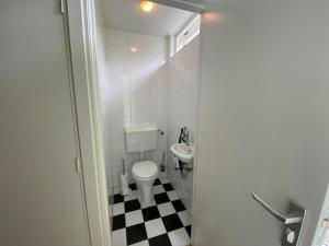 Ένα μπάνιο στο spacious bungalow surrounded large garden +200 φωτογραφίες