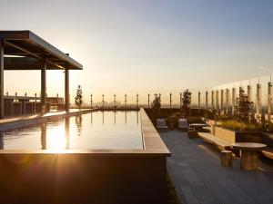 ボックスヒルにあるArt Series - The Chenの屋根のプール